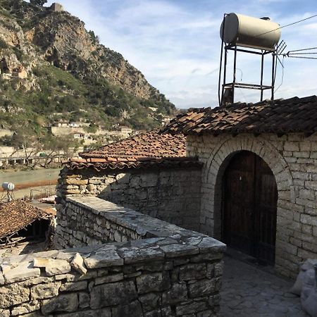 Romeo'S Guest House Berat Exteriör bild