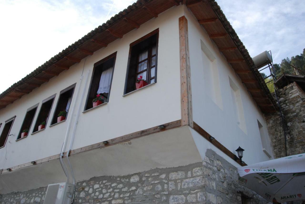 Romeo'S Guest House Berat Exteriör bild